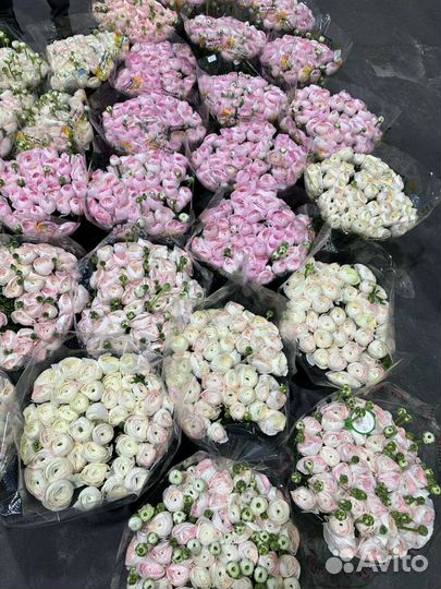 Букет с ранункулюсами