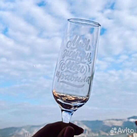 Лазерная гравировка на коже стекле