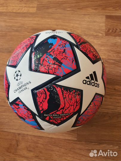 Футбольный мяч adidas лига чемпионов