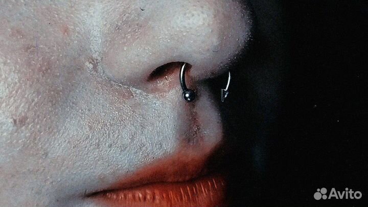 Модель на пирсинг