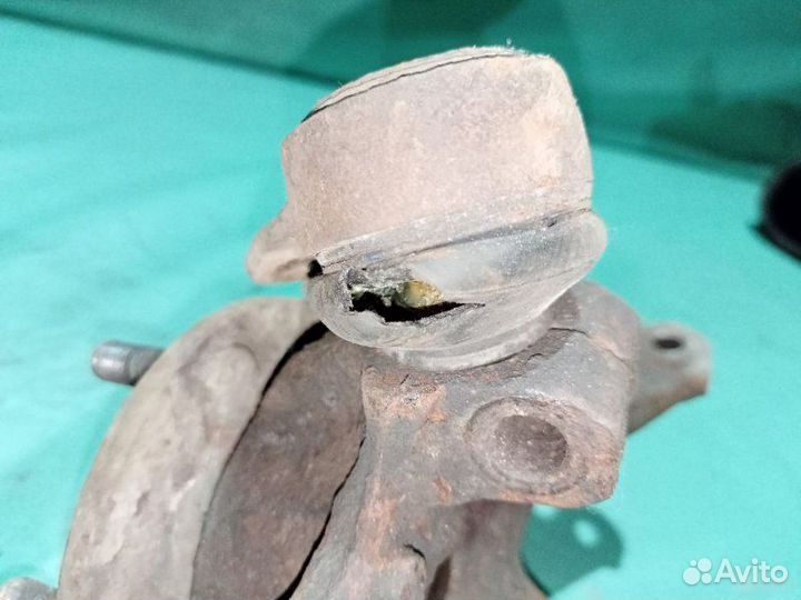 Кулак поворотный передний левый Ford Mondeo 3