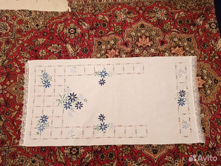 Рушник льняной с вышивкой, кружевом(ручная работа)