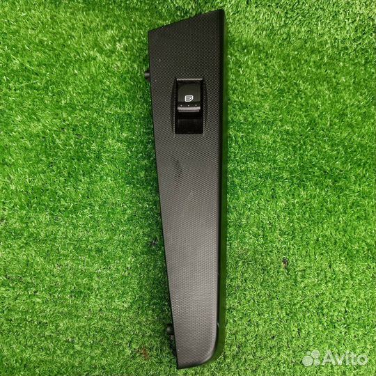 Кнопка стеклоподъемника двери задней правой