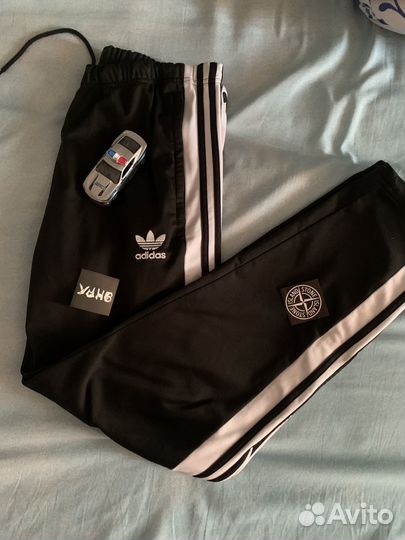 Спортивные штаны adidas с лампасами