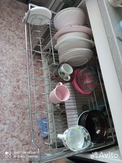 Выдвижная нижняя корзина под посуду