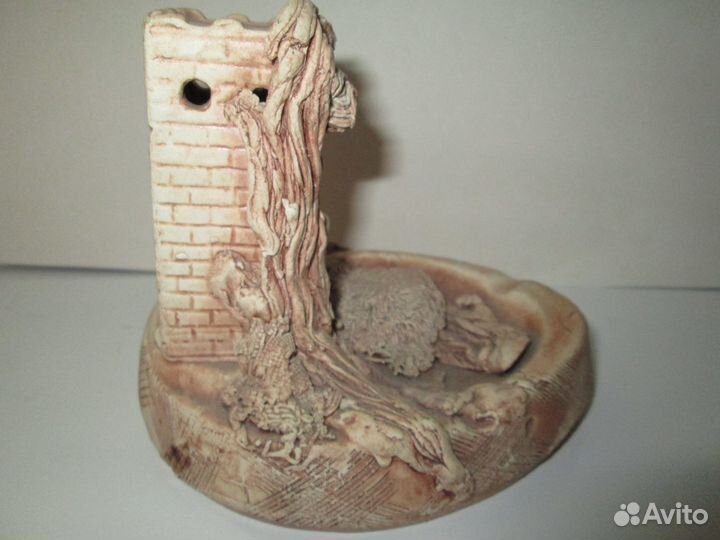 Декоративная статуэтка