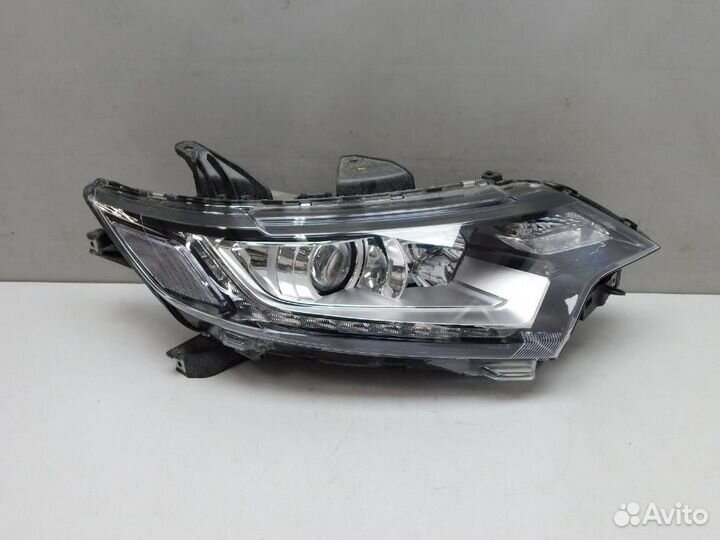 Фара правая Mitsubishi Outlander
