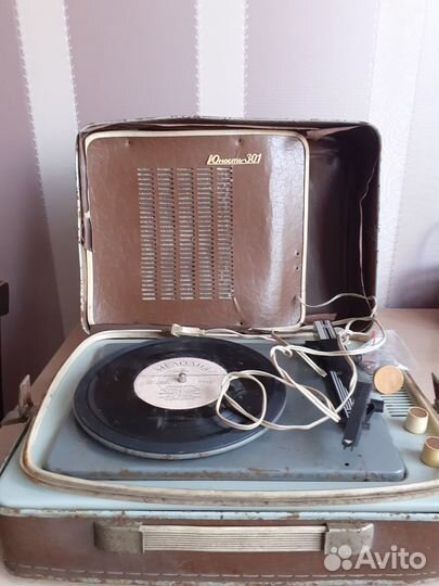 Проигрыватель грампластинок 