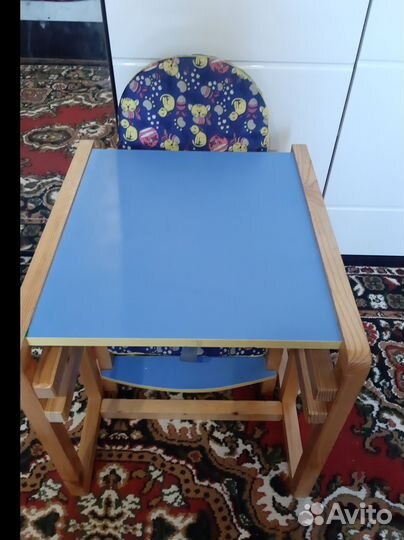 Детский стульчик для кормления