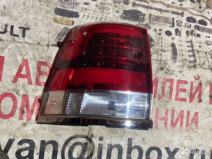 Фонарь задний левый Toyota LC200