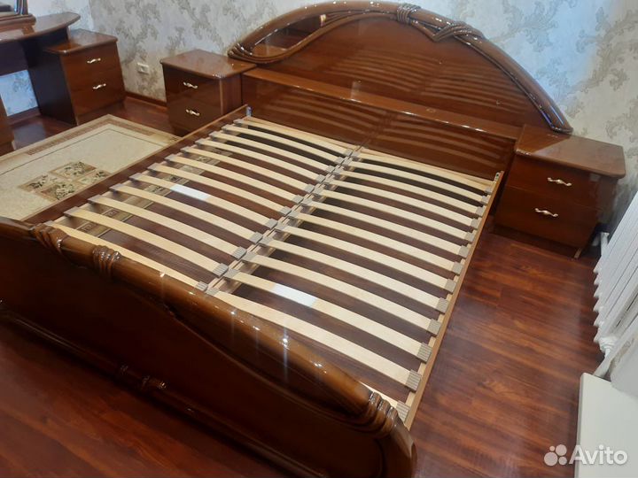 Продам спальный гарнитур бу