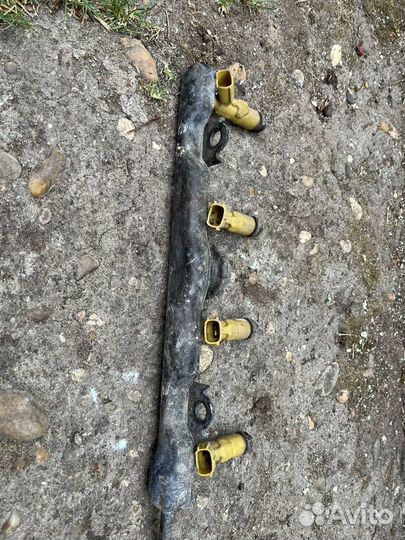 Топливная рампа toyota celica 2zz fe