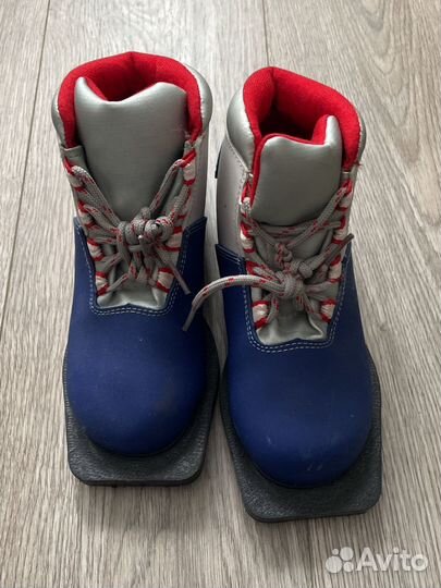 Лыжные ботинки классика 32размер