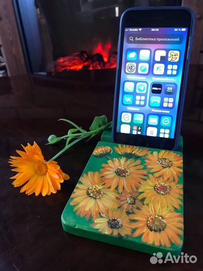 Подставка для телефона из дерева