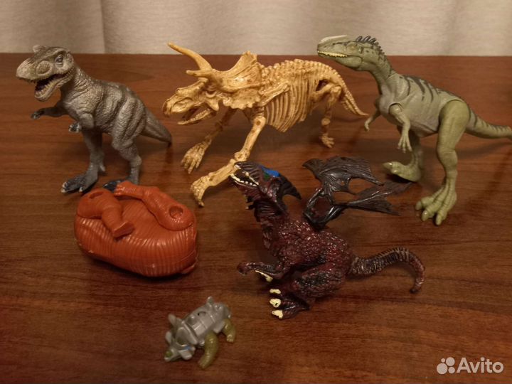 Динозавры,робот,нож,машинки,мяч,звуковые игрушки