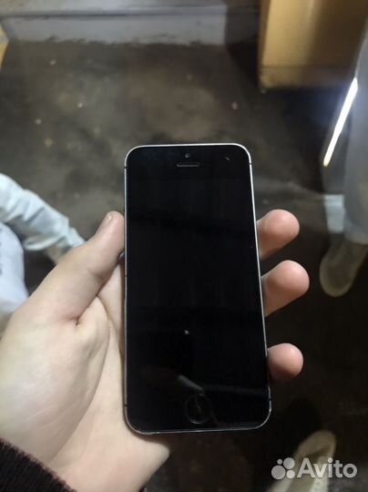 iPhone SE, 32 ГБ