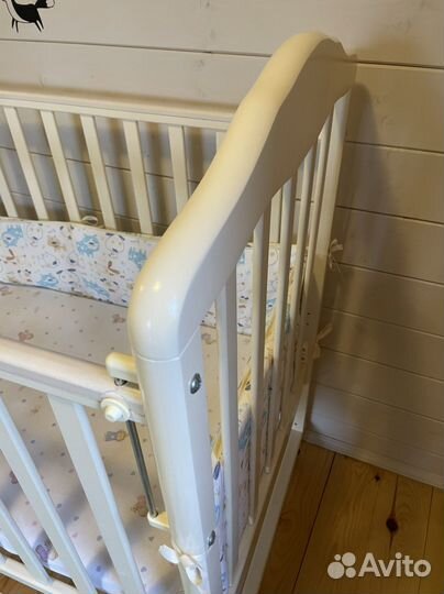 Детская кровать с матрасом и бортиками