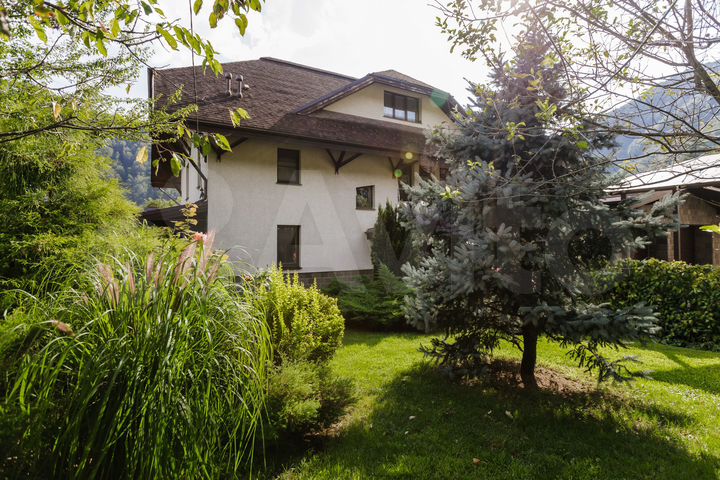 Коттедж 544,8 м² на участке 6,6 сот.