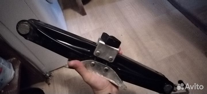 Домкрат автомобильный