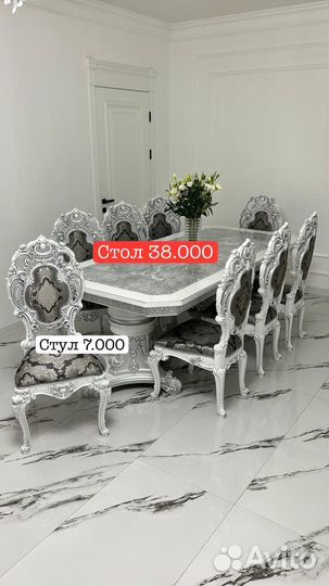 Стол и стулья новые. Кухонный стол