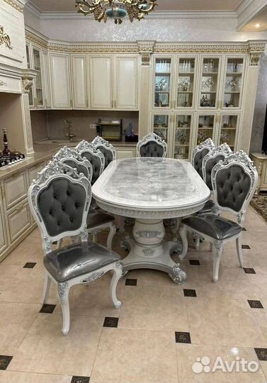 Кухонный стол и стулья комплект