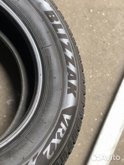 Bridgestone Blizzak VRX2 215/60 R17