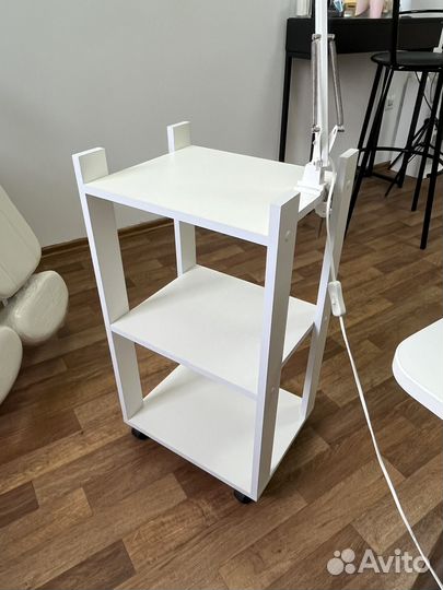 Тележка на колесиках