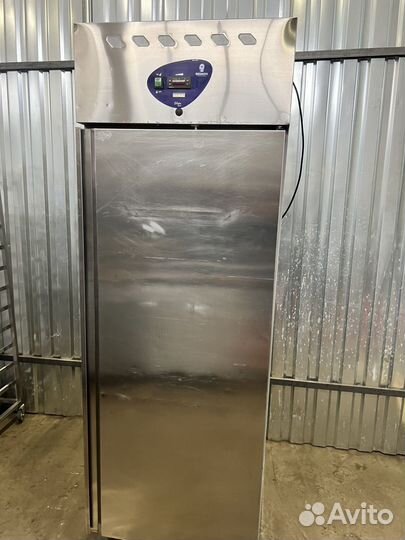 Холодильный шкаф