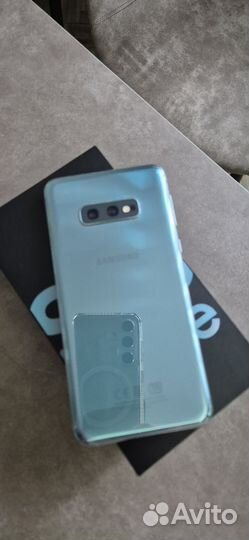 Samsung Galaxy S10e, 6/128 ГБ