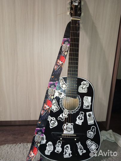 Акустическая гитара