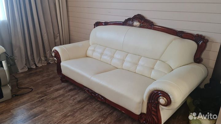 Кожаный диван бу