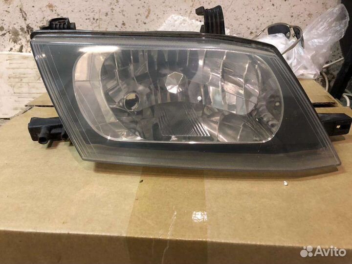 Фары Nissan wingroad y11