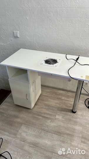Маникюрный стол с вытяжкой бу
