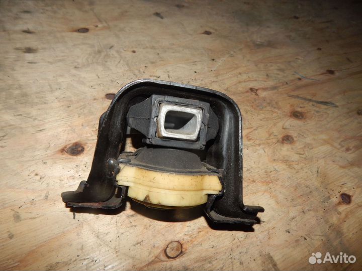 Подушка двигателя