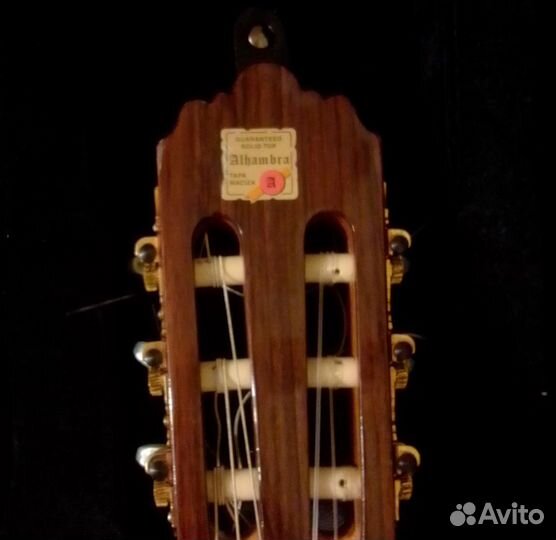 Продаю классическую гитару Alhambra Iberia A