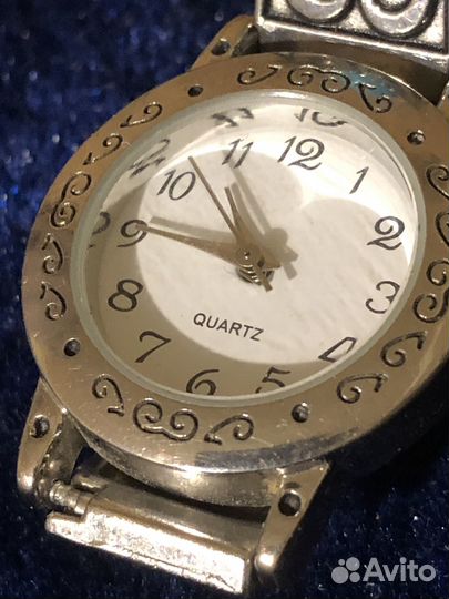 Женские наручные кварцевые часы