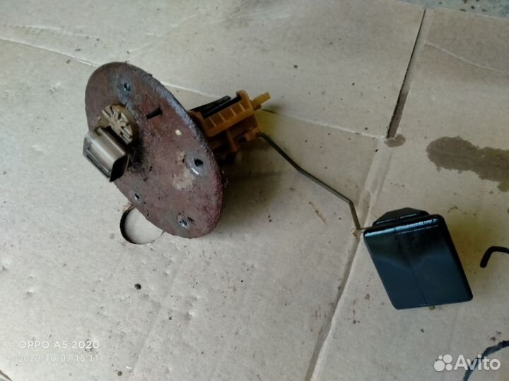 Датчик уровня топлива T00160970A на Mazda Xedos 9