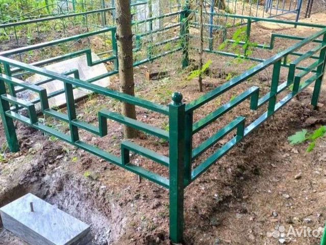 Могильные ограды, таблички