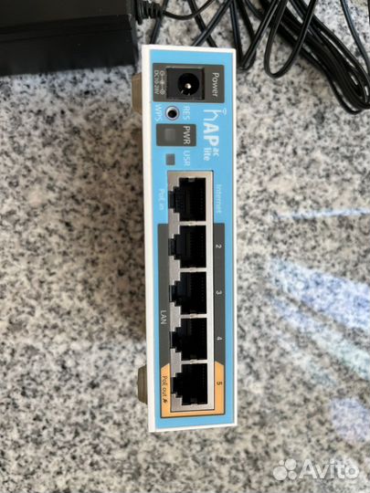 Wi-Fi роутер MikroTik hAP AC lite