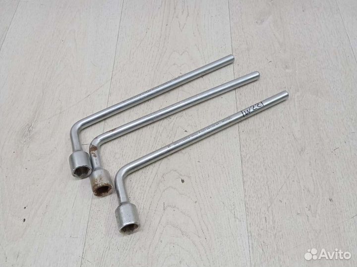 Ключ балонный Мерседес