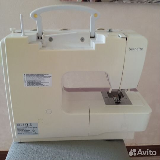 Швейная машинка bernette