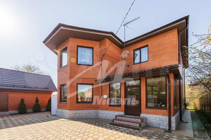 Дом 233,2 м² на участке 8 сот.