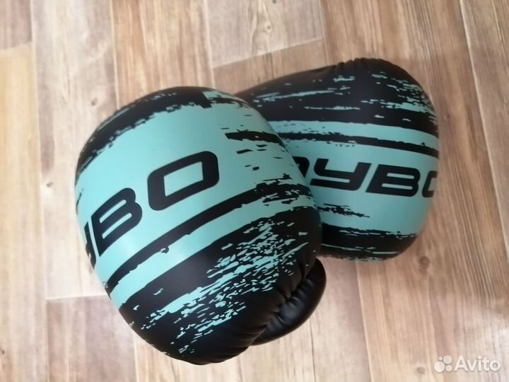 Боксерские перчатки