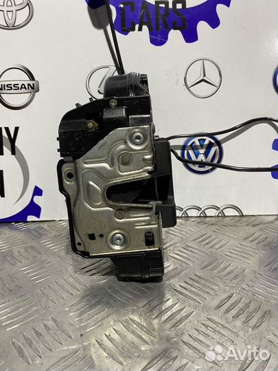 Замок задний правый Mercedes W203