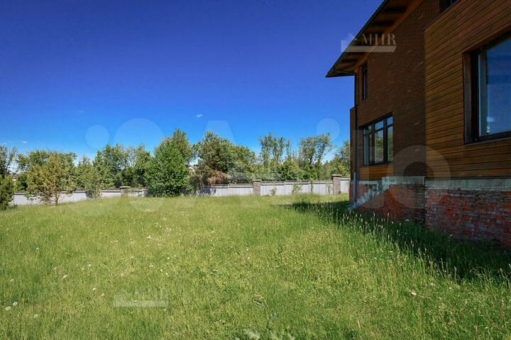 Дом 793,8 м² на участке 29,6 сот.