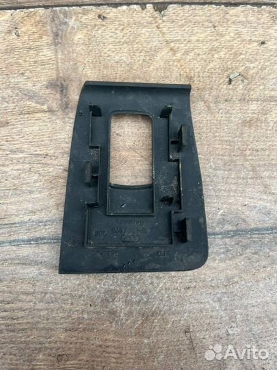 Накладка кнопки стеклоподъемника Audi 3 8P 1.8