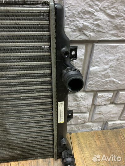 Volkswagen Jetta 6 Радиатор основной 1,4л саха