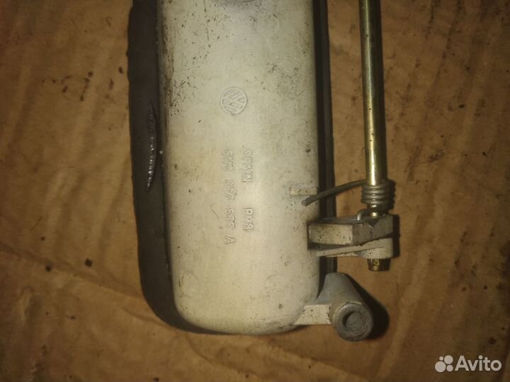 Ручка крышки багажника VW 6n0827565a