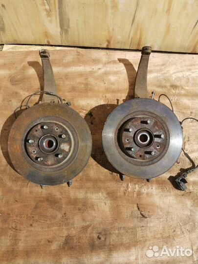 Поворотные кулаки переднее Mazda 6 GH 2.0 LF 2009