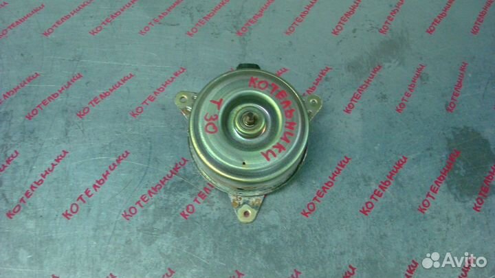 Nissan Т30 21487-AD201 Моторчик вентилятора